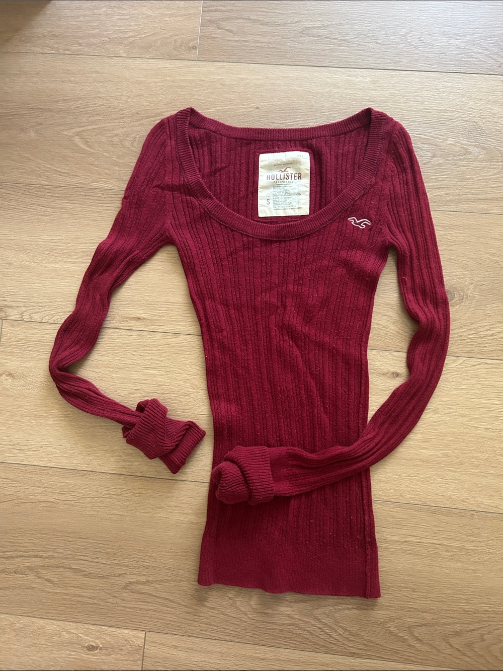 Vintage Hollister Women's Ribbed Scoop Neck Sweater - Burgundy - Picture 3 of 3